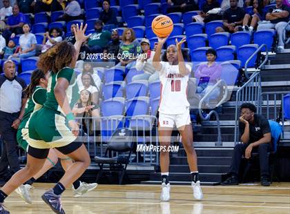 Thumbnail 1 in Grayson vs. Hillgrove (GHSA 6A Semifinal) photogallery.