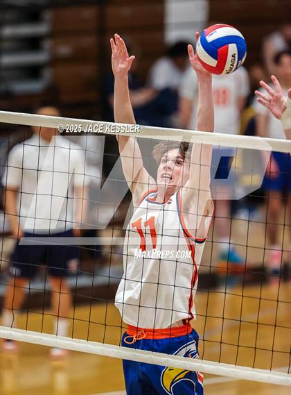 Thumbnail 2 in Chaminade @ Crespi photogallery.