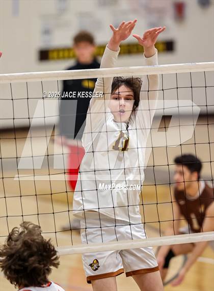 Thumbnail 1 in Chaminade @ Crespi photogallery.