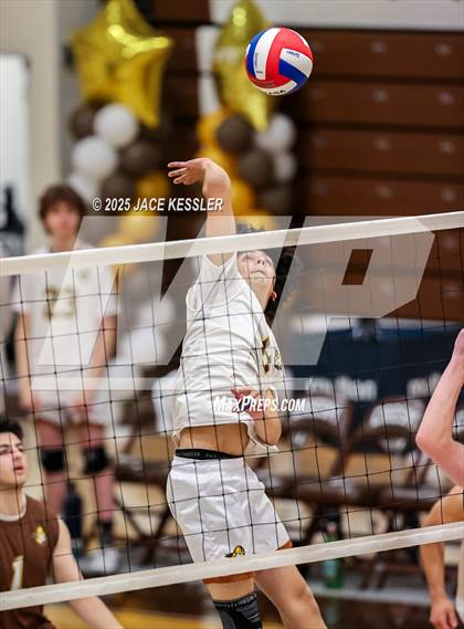 Thumbnail 1 in Chaminade @ Crespi photogallery.