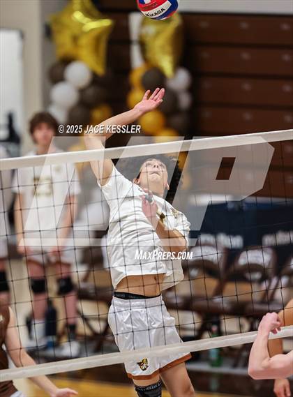 Thumbnail 3 in Chaminade @ Crespi photogallery.