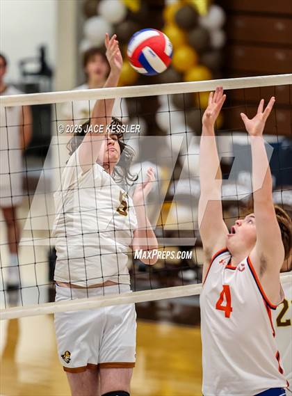 Thumbnail 2 in Chaminade @ Crespi photogallery.