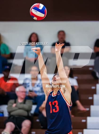 Thumbnail 2 in Chaminade @ Crespi photogallery.