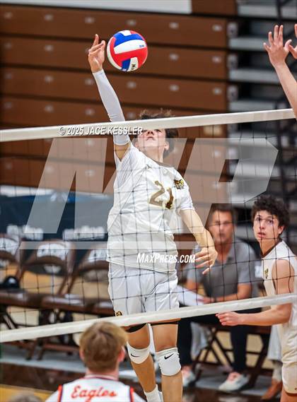 Thumbnail 2 in Chaminade @ Crespi photogallery.