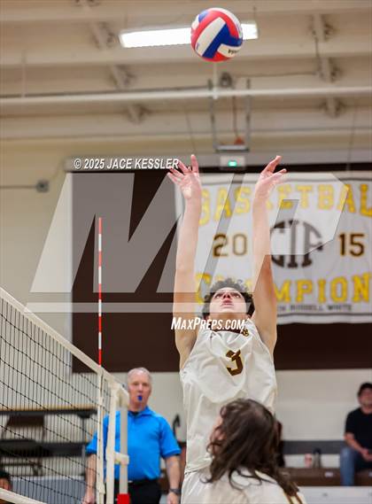 Thumbnail 1 in Chaminade @ Crespi photogallery.