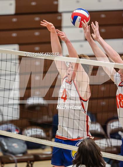 Thumbnail 2 in Chaminade @ Crespi photogallery.