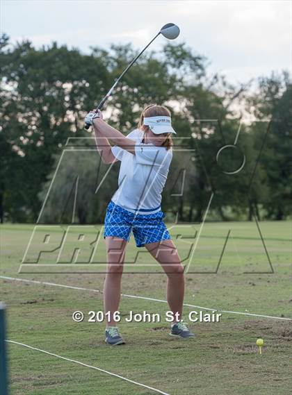 Thumbnail 3 in TSSAA District 8AAA Tournament photogallery.