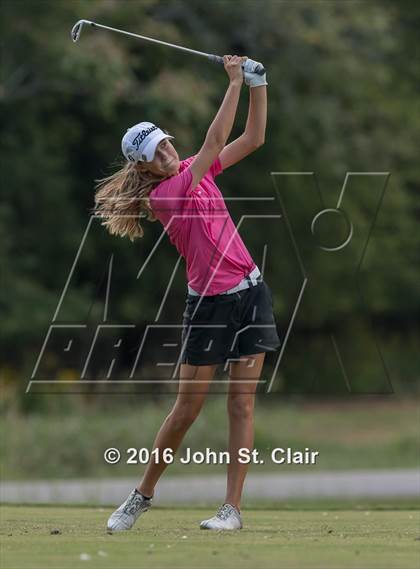 Thumbnail 1 in TSSAA District 8AAA Tournament photogallery.