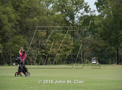 Thumbnail 3 in TSSAA District 8AAA Tournament photogallery.