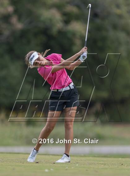 Thumbnail 2 in TSSAA District 8AAA Tournament photogallery.