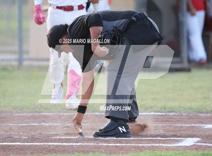 Thumbnail 2 in Los Fresnos vs. La Joya (UIL Baseball Bi-District 6A D1) photogallery.