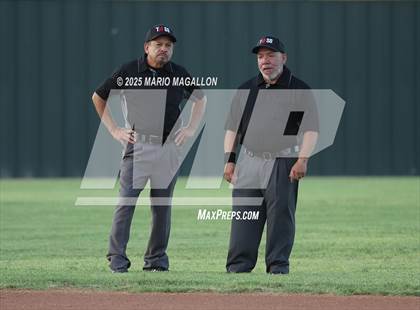 Thumbnail 1 in Los Fresnos vs. La Joya (UIL Baseball Bi-District 6A D1) photogallery.