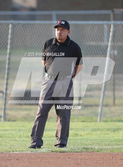 Thumbnail 1 in Los Fresnos vs. La Joya (UIL Baseball Bi-District 6A D1) photogallery.