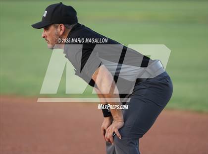 Thumbnail 2 in Los Fresnos vs. La Joya (UIL Baseball Bi-District 6A D1) photogallery.