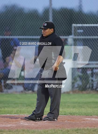 Thumbnail 3 in Los Fresnos vs. La Joya (UIL Baseball Bi-District 6A D1) photogallery.