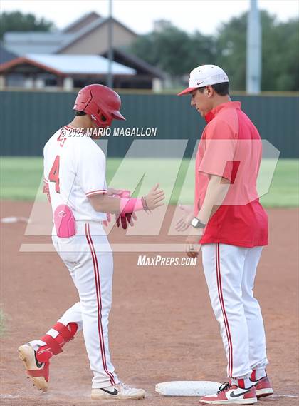 Thumbnail 2 in Los Fresnos vs. La Joya (UIL Baseball Bi-District 6A D1) photogallery.