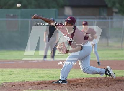 Thumbnail 1 in Los Fresnos vs. La Joya (UIL Baseball Bi-District 6A D1) photogallery.