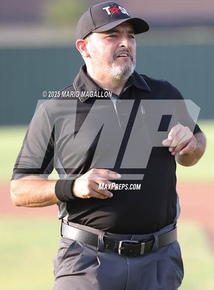 Thumbnail 2 in Los Fresnos vs. La Joya (UIL Baseball Bi-District 6A D1) photogallery.