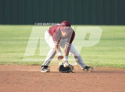 Thumbnail 3 in Los Fresnos vs. La Joya (UIL Baseball Bi-District 6A D1) photogallery.