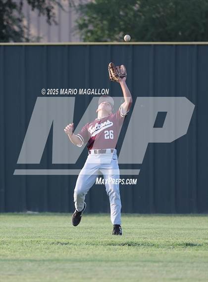 Thumbnail 3 in Los Fresnos vs. La Joya (UIL Baseball Bi-District 6A D1) photogallery.