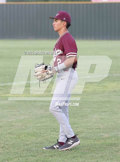 Thumbnail 2 in Los Fresnos vs. La Joya (UIL Baseball Bi-District 6A D1) photogallery.