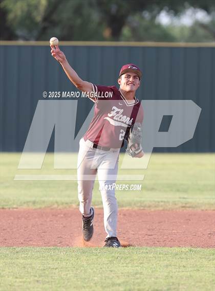 Thumbnail 1 in Los Fresnos vs. La Joya (UIL Baseball Bi-District 6A D1) photogallery.
