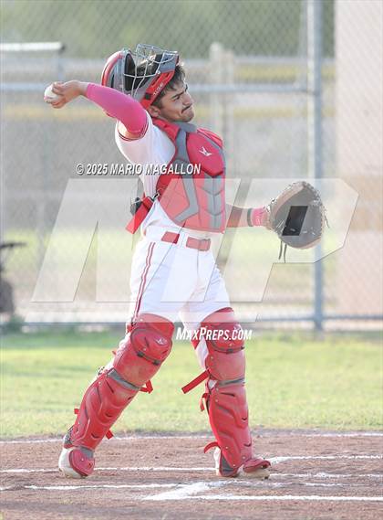 Thumbnail 1 in Los Fresnos vs. La Joya (UIL Baseball Bi-District 6A D1) photogallery.