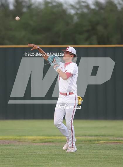 Thumbnail 3 in Los Fresnos vs. La Joya (UIL Baseball Bi-District 6A D1) photogallery.