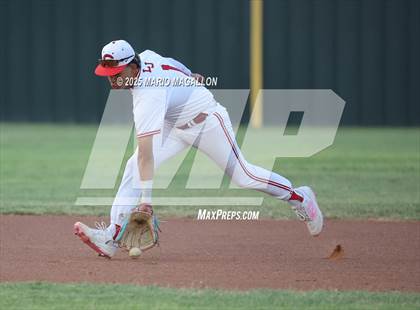 Thumbnail 1 in Los Fresnos vs. La Joya (UIL Baseball Bi-District 6A D1) photogallery.