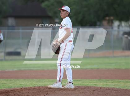 Thumbnail 2 in Los Fresnos vs. La Joya (UIL Baseball Bi-District 6A D1) photogallery.