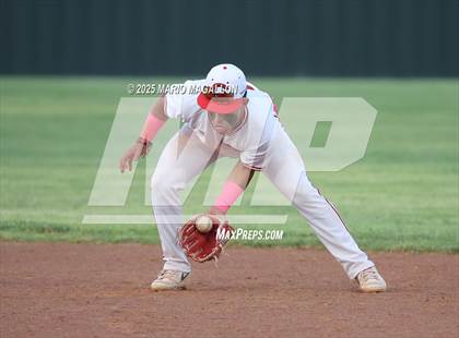Thumbnail 2 in Los Fresnos vs. La Joya (UIL Baseball Bi-District 6A D1) photogallery.