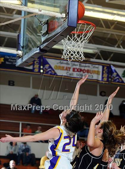 Thumbnail 2 in Lancaster Mennonite @ Lancaster Catholic photogallery.