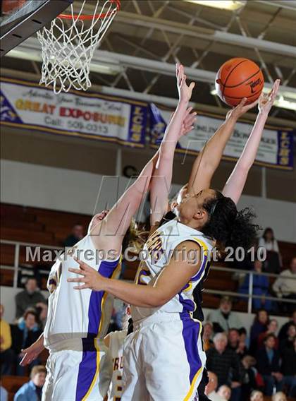 Thumbnail 1 in Lancaster Mennonite @ Lancaster Catholic photogallery.