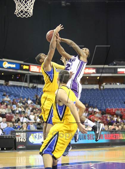 Thumbnail 3 in Grant vs Sacramento (CIF SJS D2 Semifinal) photogallery.