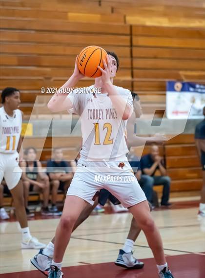 Thumbnail 3 in Mater Dei Catholic @ Torrey Pines photogallery.