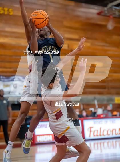 Thumbnail 1 in Mater Dei Catholic @ Torrey Pines photogallery.