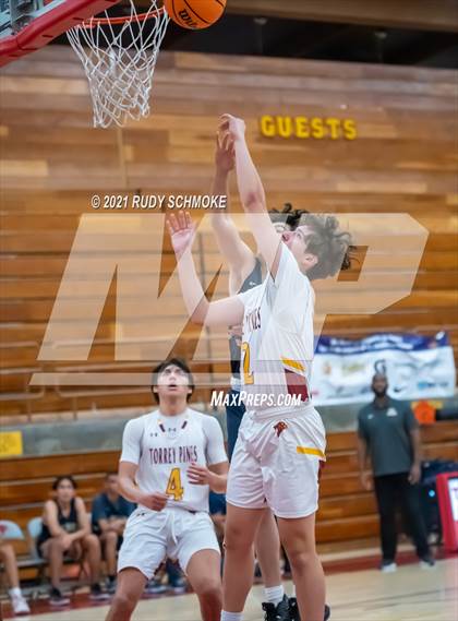 Thumbnail 2 in Mater Dei Catholic @ Torrey Pines photogallery.