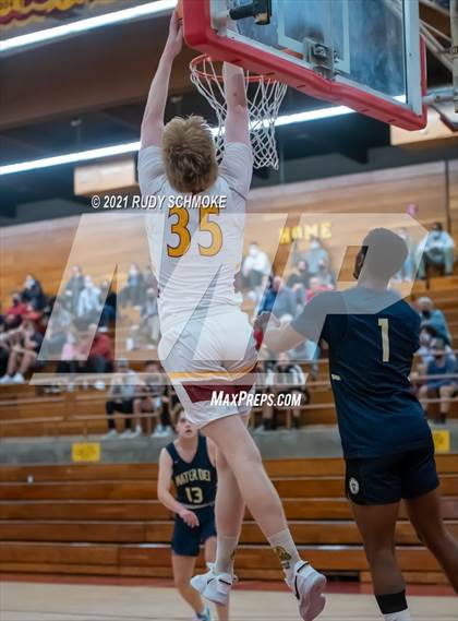 Thumbnail 1 in Mater Dei Catholic @ Torrey Pines photogallery.