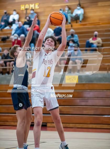 Thumbnail 3 in Mater Dei Catholic @ Torrey Pines photogallery.