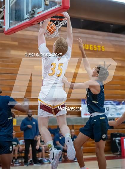 Thumbnail 2 in Mater Dei Catholic @ Torrey Pines photogallery.