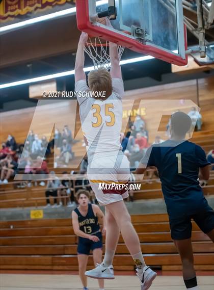 Thumbnail 2 in Mater Dei Catholic @ Torrey Pines photogallery.