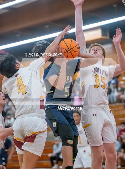 Thumbnail 1 in Mater Dei Catholic @ Torrey Pines photogallery.