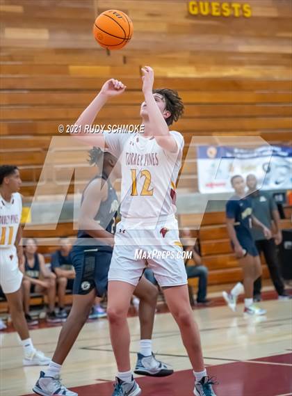Thumbnail 3 in Mater Dei Catholic @ Torrey Pines photogallery.
