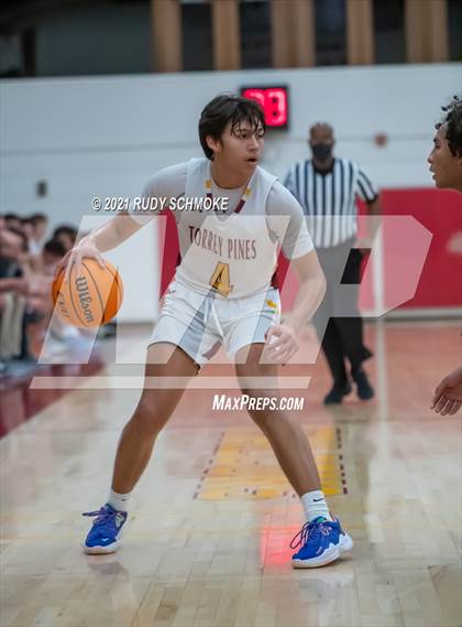 Thumbnail 2 in Mater Dei Catholic @ Torrey Pines photogallery.