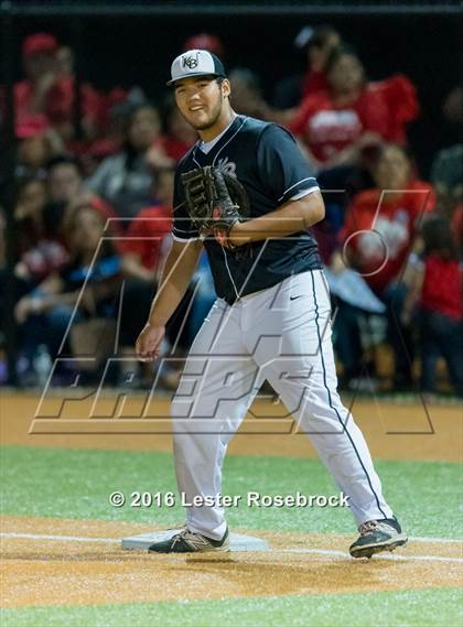 Thumbnail 2 in King vs. Robstown (UIL 4A Regional Quarterfinal) photogallery.