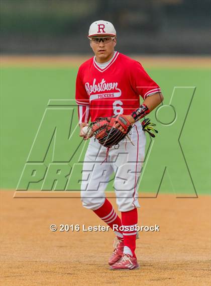 Thumbnail 2 in King vs. Robstown (UIL 4A Regional Quarterfinal) photogallery.