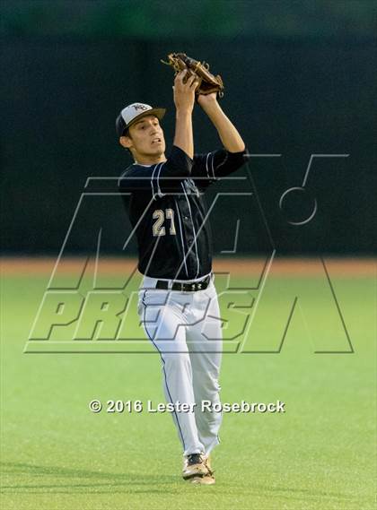 Thumbnail 2 in King vs. Robstown (UIL 4A Regional Quarterfinal) photogallery.
