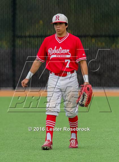 Thumbnail 2 in King vs. Robstown (UIL 4A Regional Quarterfinal) photogallery.