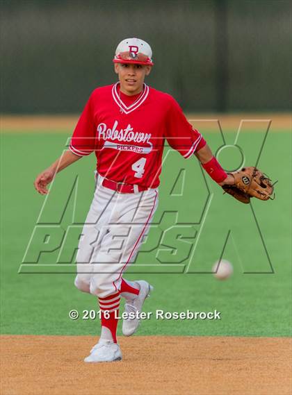 Thumbnail 3 in King vs. Robstown (UIL 4A Regional Quarterfinal) photogallery.