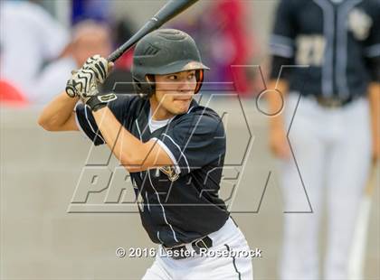 Thumbnail 1 in King vs. Robstown (UIL 4A Regional Quarterfinal) photogallery.